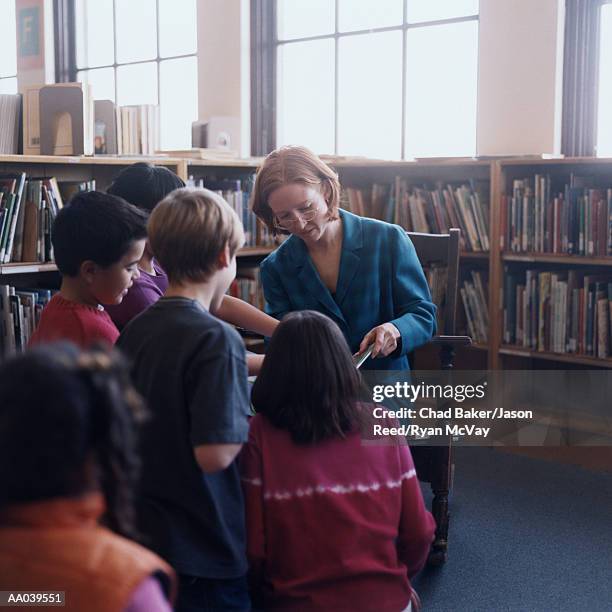 librarian reading to children - children of chad ストックフォトと画像