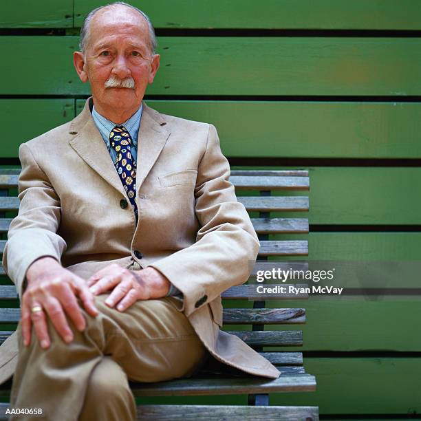 portrait of a elderly man - zondagse kleren stockfoto's en -beelden