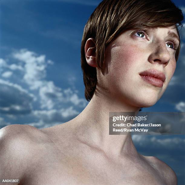 portrait of a young woman - proceso cruzado fotografías e imágenes de stock