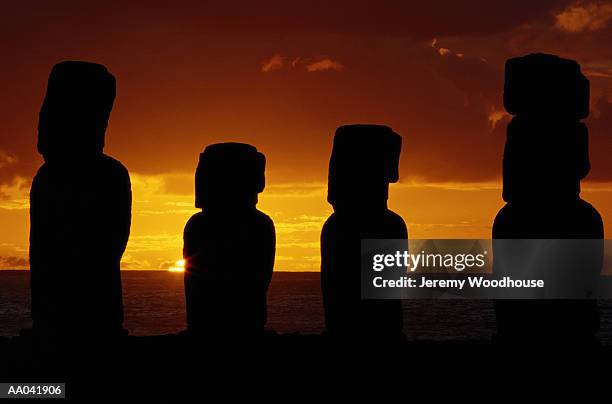 moai statue, easter island, chile - rano raraku stock-fotos und bilder