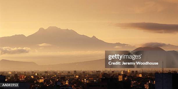 ixtaccihuatl volcano - dormant volcano stock pictures, royalty-free photos & images