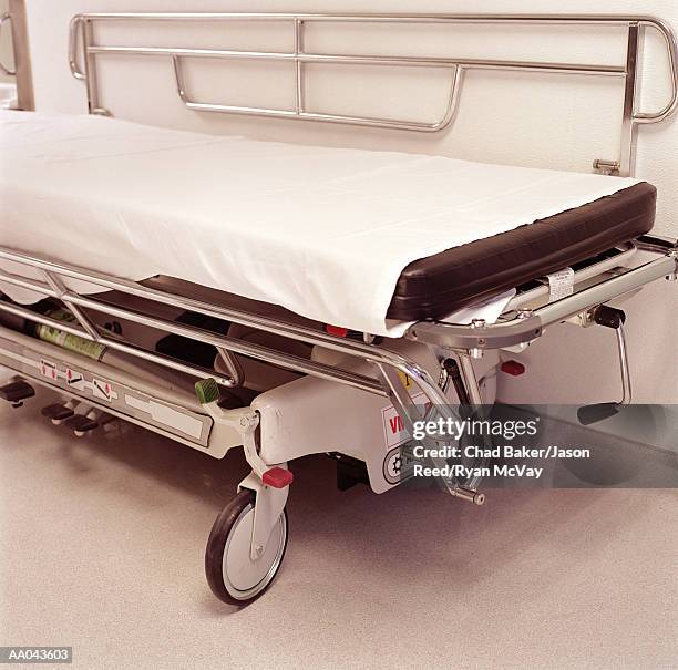 bed in emergency room - reed bed stock pictures, royalty-free photos & images