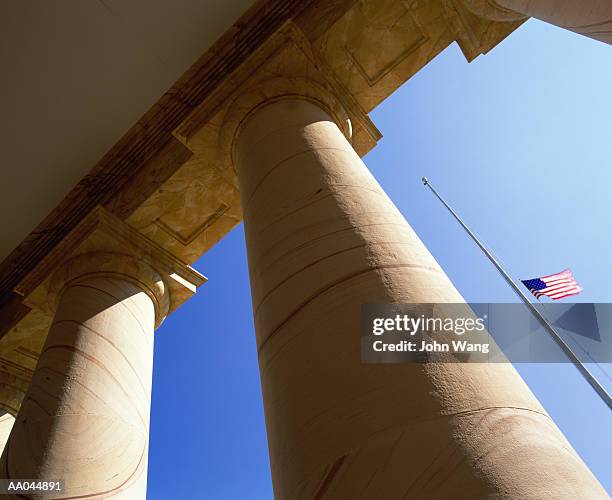 usa, virginia, arlington national cemetery, us flag at half-mast - half mast stock-fotos und bilder