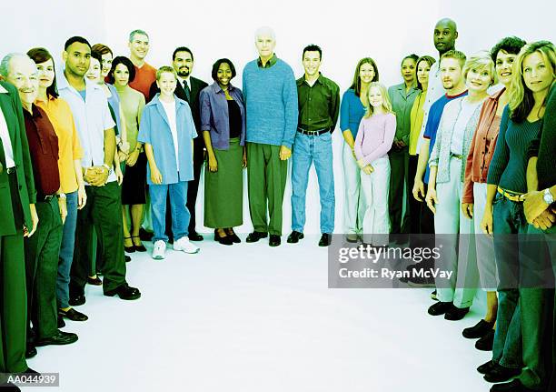 large group standing in semi-circle - processo cruzado imagens e fotografias de stock