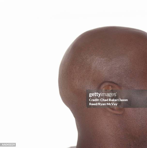 young man with shaved head, profile - shaved-buzz-cut-back-of-head photos et images de collection
