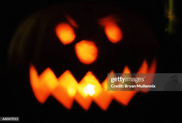 jack o' lantern, close-up (defocussed) - jack o lantern imagens e fotografias de stock