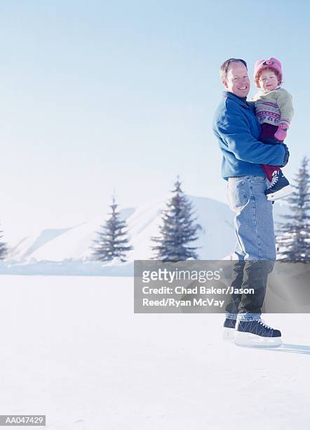man ice skating, carrying daughter (2-4), portrait - lexus cup of china 2014 isu grand prix of figure skating day 3 stockfoto's en -beelden