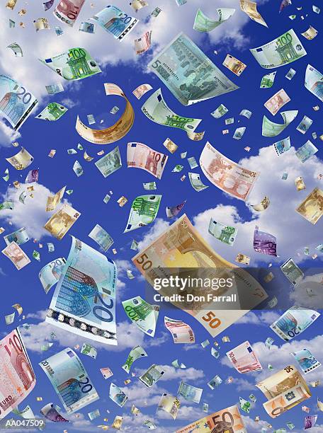 bildbanksillustrationer, clip art samt tecknat material och ikoner med euro banknotes falling from sky (digital composite) - sedlar