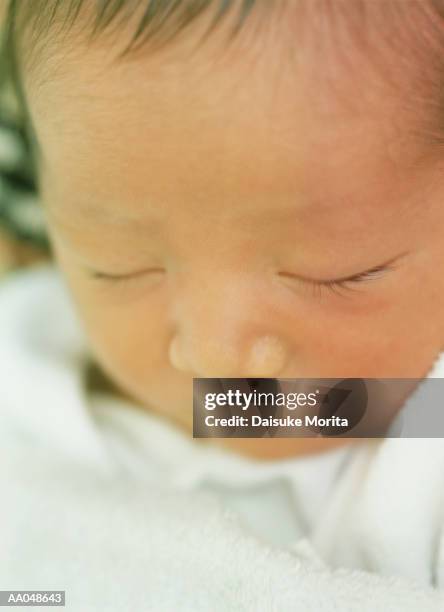 baby boy (0-3 months) sleeping, close-up - 0 1 mes fotografías e imágenes de stock