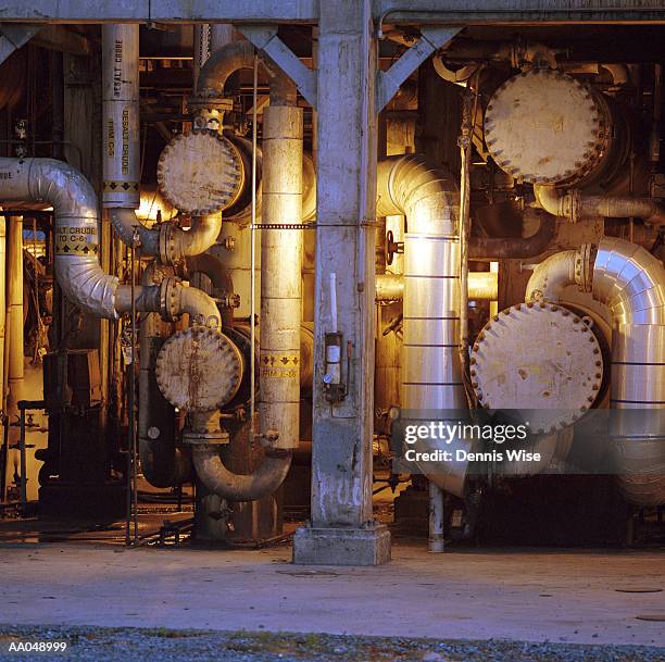 machinery at oil refinery - hollister stockfoto's en -beelden