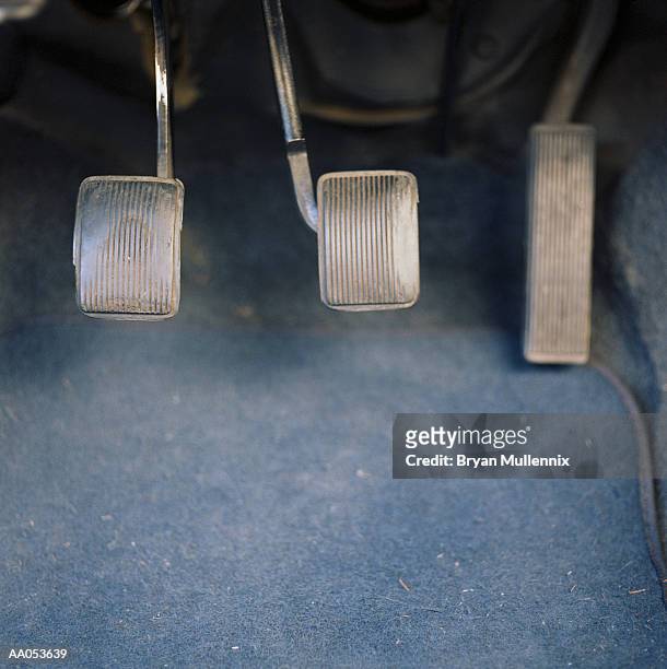 worn clutch, gas and brake pedals in car, close-up - pedal do acelerador fotografías e imágenes de stock
