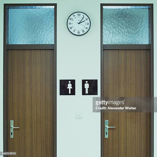 men's and women' s bathrooms - 女性用トイレ ストックフォトと画像