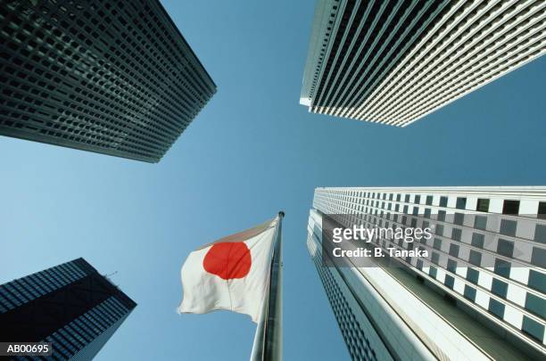 japan, tokyo, west shinjuku, office buildings and flag, low angle view - bandeira do japão - fotografias e filmes do acervo