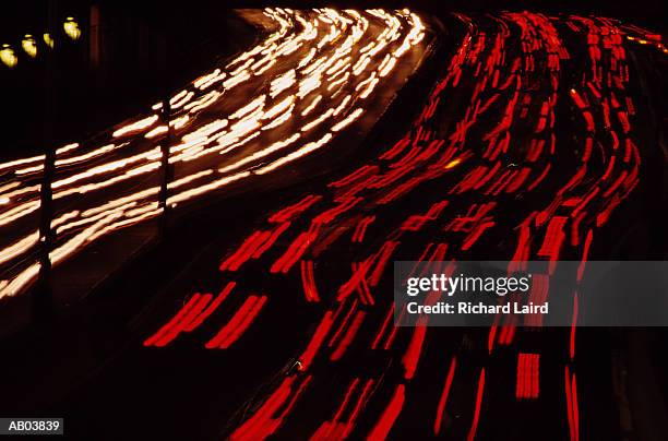 cars driving on urban highway, night, elevated view (long exposure) - fdr drive stock-fotos und bilder