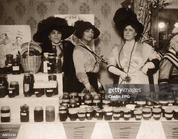 suffragettes, - feminismo fotografías e imágenes de stock