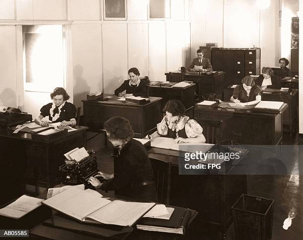archive shot / group of office workers sitting at their desks - 1957 stockfoto's en -beelden