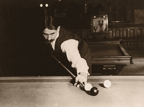 man-playing-billiards.jpg?s=612x612&w=0&k=20&c=37F0CLemf24zxQOuyk1asjAjorlP-o_9qRlpSZdY1zI=