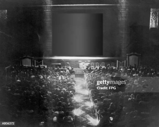 theatre audience looking at screen, rear view (b&w) - archive 2005 stock-fotos und bilder