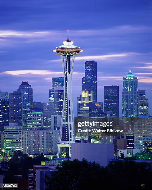 usa, washington state, space needle and skyline, dusk - space needle bildbanksfoton och bilder