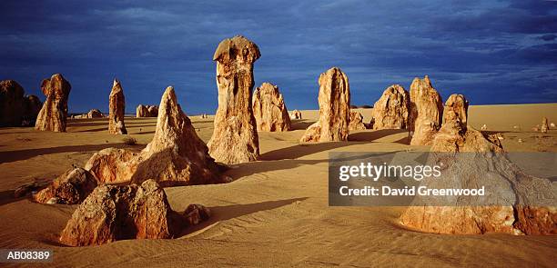 pinnacle desert, western australia - pinnacle imagens e fotografias de stock