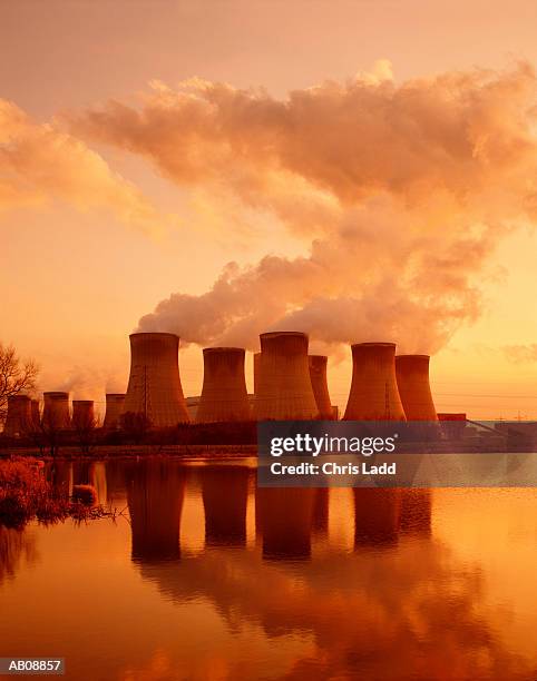 cooling towers emitting steam at coal-fired power station, yorkshire, england, dusk - 1516 stock pictures, royalty-free photos & images
