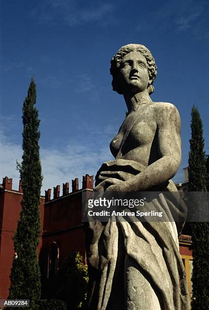 statue in giardini giusti, verona, italy - giardini stock pictures, royalty-free photos & images