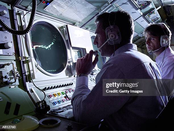 male navigator on submarine radar - navy fotografías e imágenes de stock