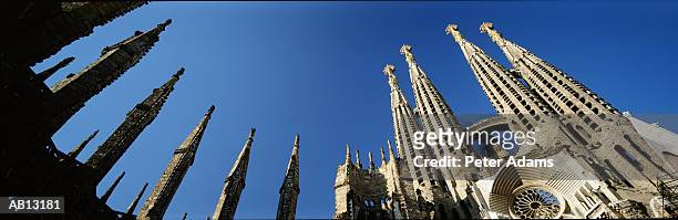 europe, spain, barcelona, temple of the sagrada familia spires - familia stockfoto's en -beelden