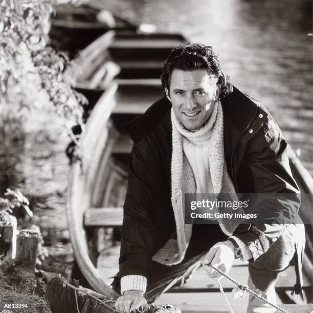 man in rowboat, (b&w) - b 47 - fotografias e filmes do acervo