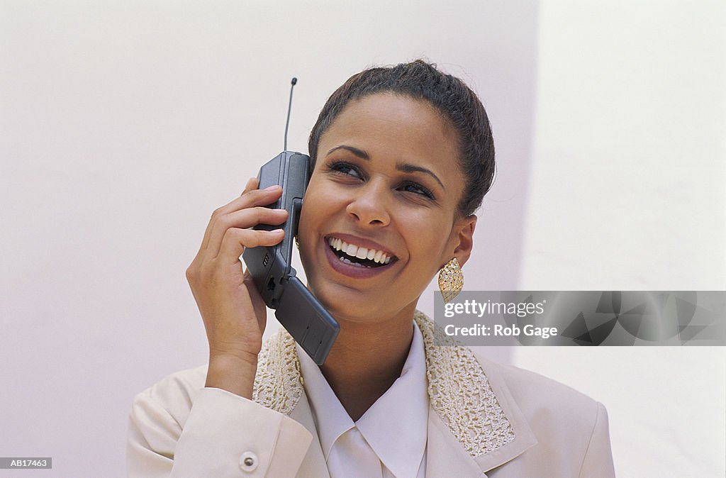 BUSINESSWOMAN W/CELLULAR PHONE