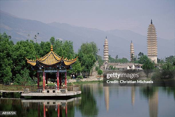 china, yunnan province, dali, three pagodas of chongsheng temple - province stock pictures, royalty-free photos & images