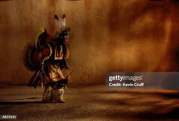 Native American Tribal Dance Photos and Premium High Res Pictures ...