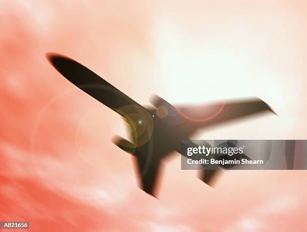 jet in flight, silhouette, low angle view (blurred motion) - benjamin stock-fotos und bilder