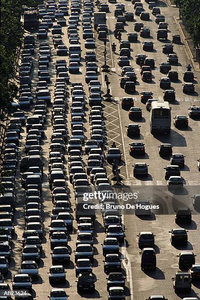 traffic jam on grande avenue voie de gauche bouchee france - bouchee stock-fotos und bilder