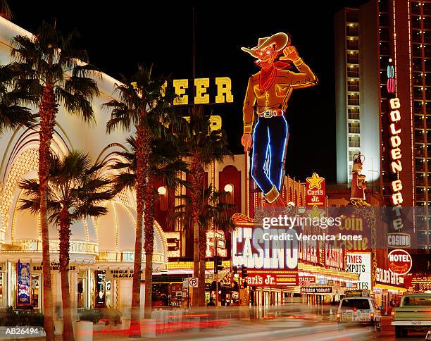 the strip at night, las vegas, nevada, usa - strip de las vegas - fotografias e filmes do acervo