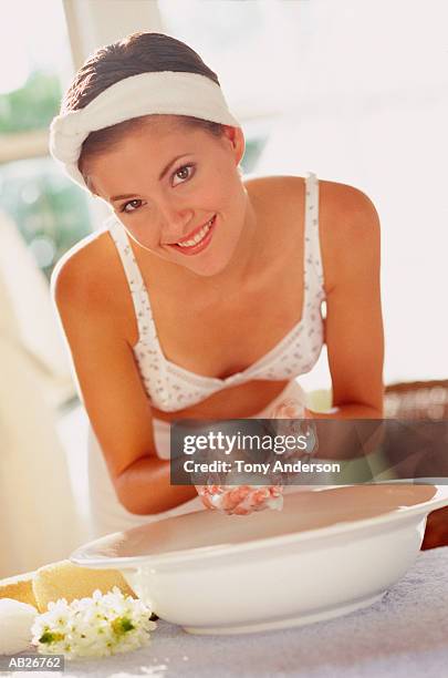 young woman washing hands, portrait - bassine photos et images de collection
