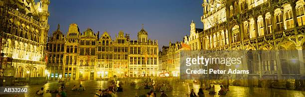 grand place at night, brussels, belgium - grand place brussels fotografías e imágenes de stock