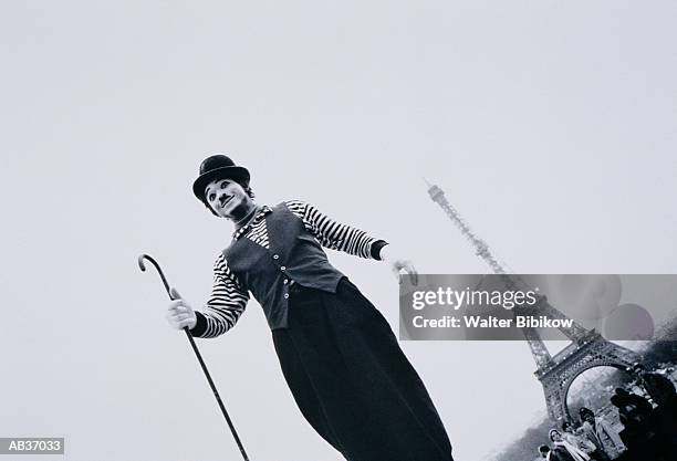 france, ile-de-france, paris, mime performing, low angle view (b&w) - ile stock pictures, royalty-free photos & images