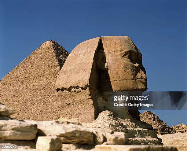 sphinx with pyramids, giza, egypt, africa - pyramid of chephren stock pictures, royalty-free photos & images