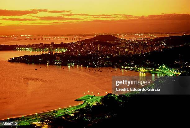 brazil, rio de janeiro, gunabara bay, sunset, elevated view - garcia stockfoto's en -beelden