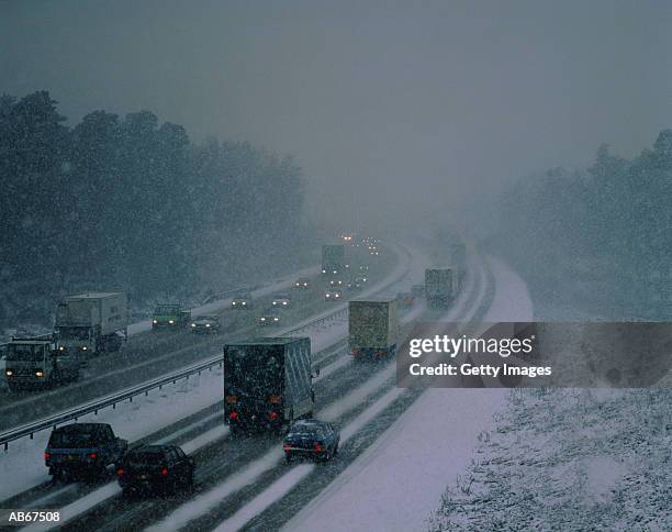 traffic driving in snow, a3, surrey, england - snowfall stock pictures, royalty-free photos & images