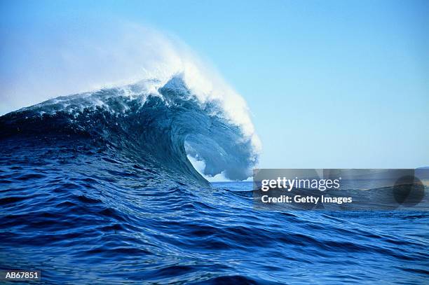 breaking wave - golvend stockfoto's en -beelden