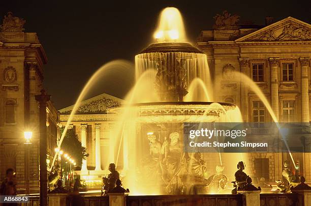 france, paris, fountain, night - quartier de la madeleine photos et images de collection