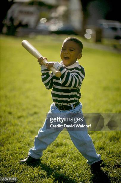 boy (2-4) holding baseball bat - waldorf fotografías e imágenes de stock