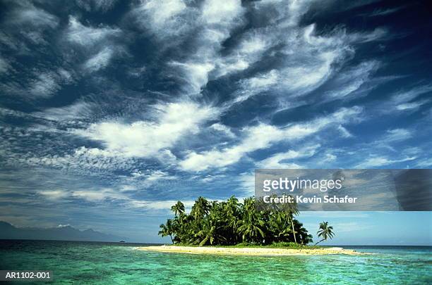 honduras, bay islands, los cochinos, tropical islet - bay islands stock pictures, royalty-free photos & images