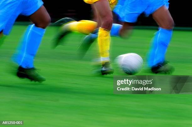 soccer players, blurred motion, close- up (digital enhancement) - generic location - fotografias e filmes do acervo