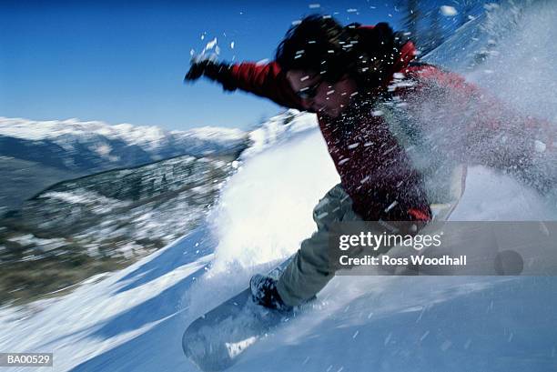 snowboarder turning sharply, close-up (blurred motion) - ross woodhall stock-fotos und bilder