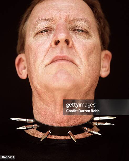 mature man wearing studded collar, portrait, close-up - fetisjkleding stockfoto's en -beelden