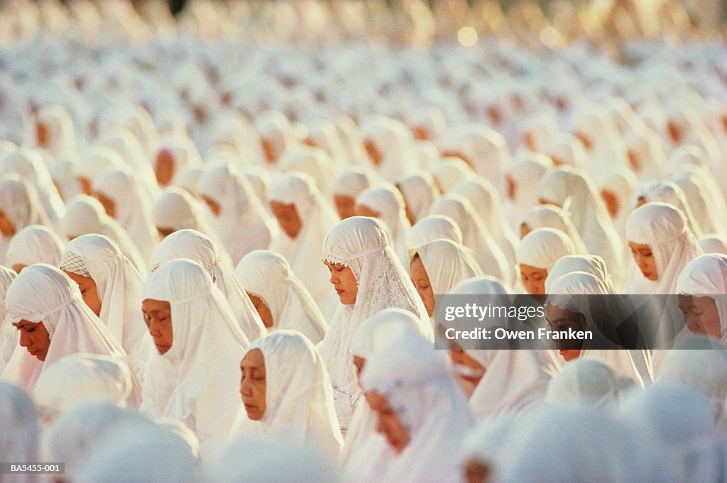 Indonesia, Java, Cirebon, Muslim women praying