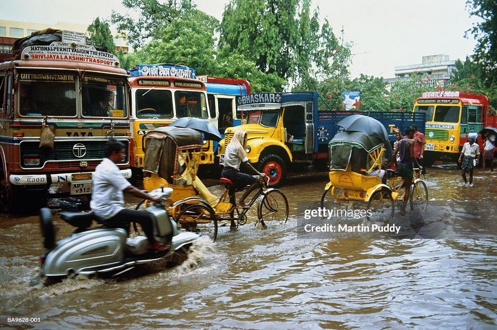 India, Tamil Nadu, Madras, traffic during monsoon floods